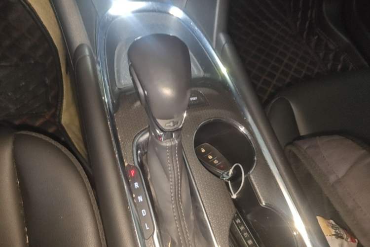 Used Chevrolet Malibu XL 2022 535T Automatic Sport Edition Gear Lever