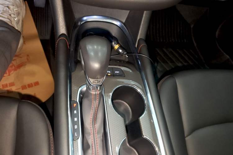 Used Chevrolet Malibu XL 2022 Redline 550T Automatic Sport Edition Gear Lever