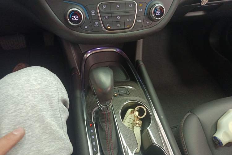 Used Chevrolet Malibu XL 2022 Redline 550T Automatic Sport Edition Gear Lever