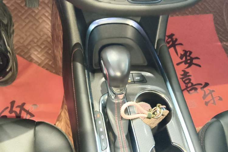 Used Chevrolet Malibu XL 2022 Redline 550T Automatic Sport Edition Gear Lever
