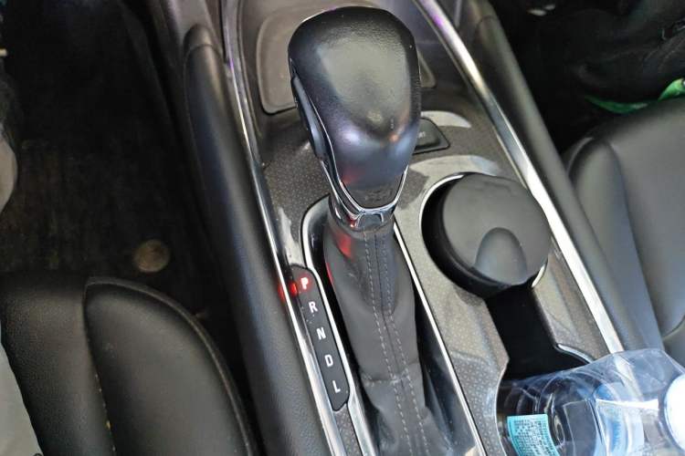 Used Chevrolet Malibu XL 2022 535T Automatic Sport Edition Gear Lever