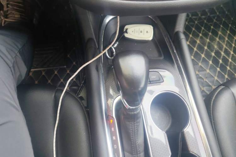 Used Chevrolet Malibu XL 2022 535T Automatic Sport Edition Gear Lever