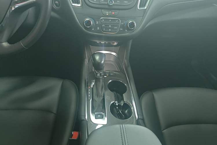 Used Chevrolet Malibu XL 2022 535T Automatic Sport Edition Gear Lever