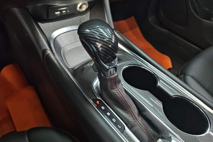 Used Chevrolet Malibu XL 2022 Redline 550T Automatic Sport Edition Gear Lever