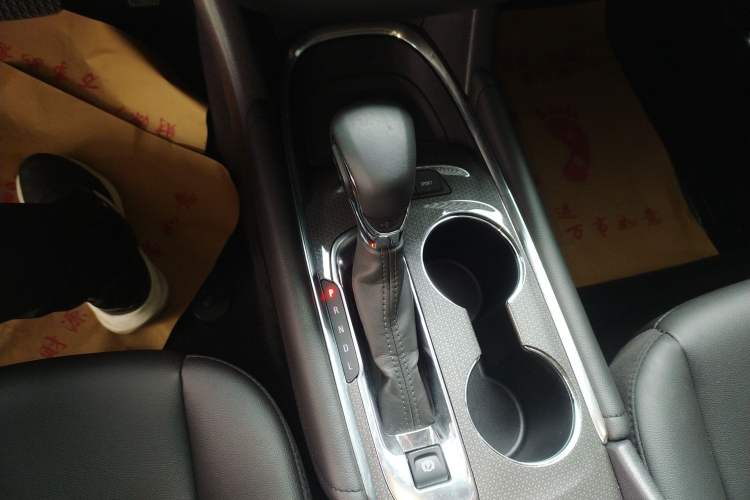 Used Chevrolet Malibu XL 2022 535T Automatic Sport Edition Gear Lever