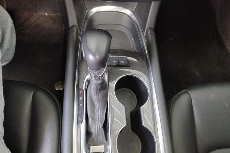 Used Chevrolet Malibu XL 2022 535T Automatic Sport Edition Gear Lever