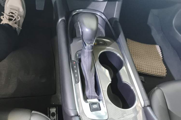 Used Chevrolet Malibu XL 2022 535T Automatic Sport Edition Gear Lever
