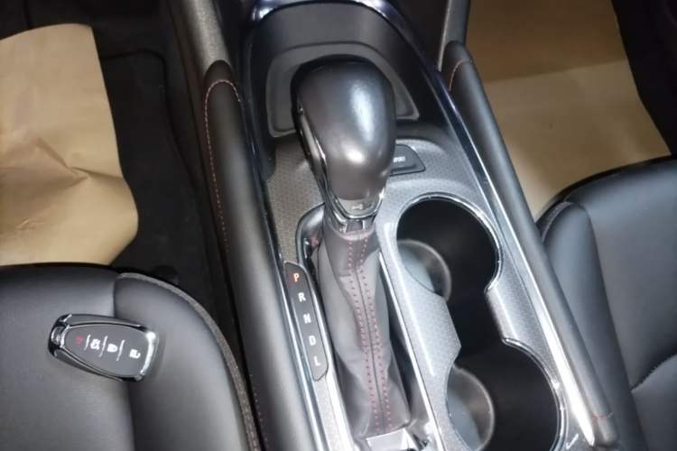 Used Chevrolet Malibu XL 2022 Redline 550T Automatic Sport Edition Gear Lever