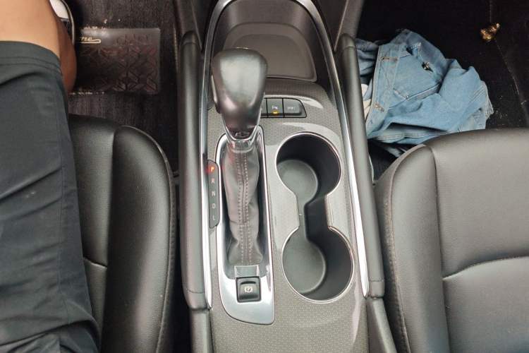 Used Chevrolet Malibu XL 2022 535T Automatic Sport Edition Gear Lever
