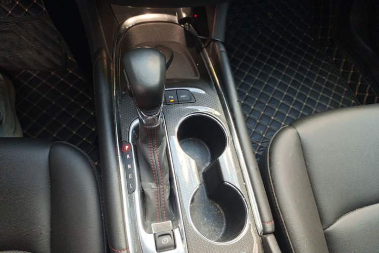 Used Chevrolet Malibu XL 2022 Redline 550T Automatic Sport Edition Gear Lever