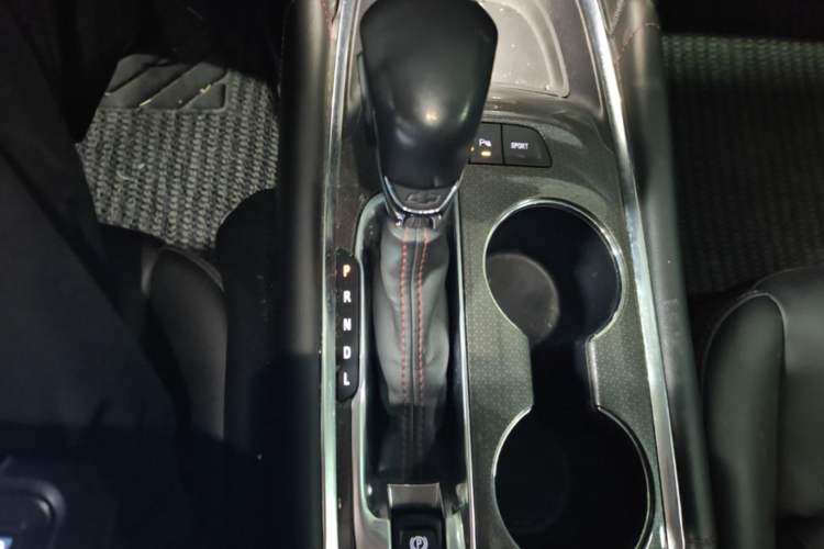 Used Chevrolet Malibu XL 2022 Redline 550T Automatic Sport Edition Gear Lever