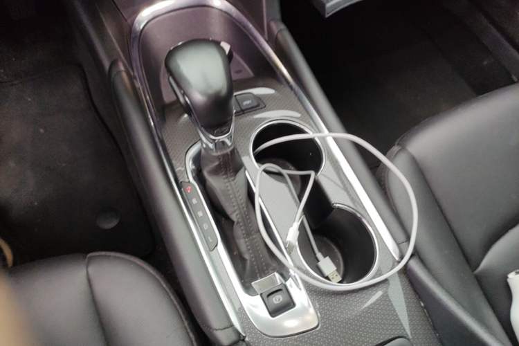 Used Chevrolet Malibu XL 2022 535T Automatic Sport Edition Gear Lever