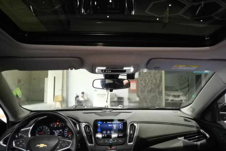 Used Chevrolet Malibu XL 2022 535T Automatic Sport Edition Headliner