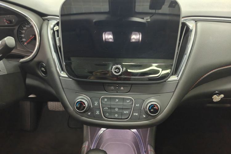 Used Chevrolet Malibu XL 2022 Redline 550T Automatic Sport Edition Interior 2