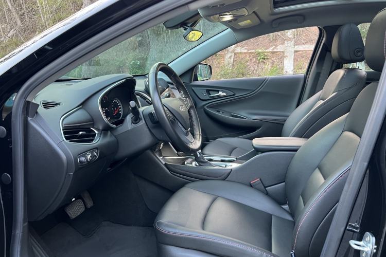 Used Chevrolet Malibu XL 2022 Redline 550T Automatic Sport Edition Interior 3