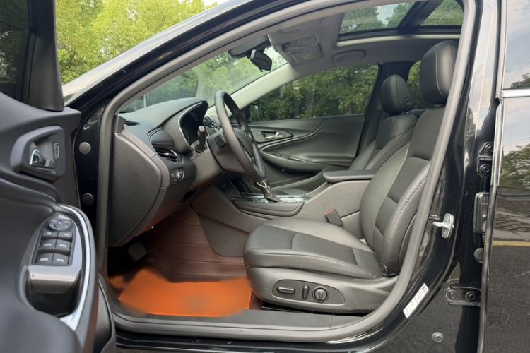 Used Chevrolet Malibu XL 2022 535T Automatic Sport Edition Interior 4