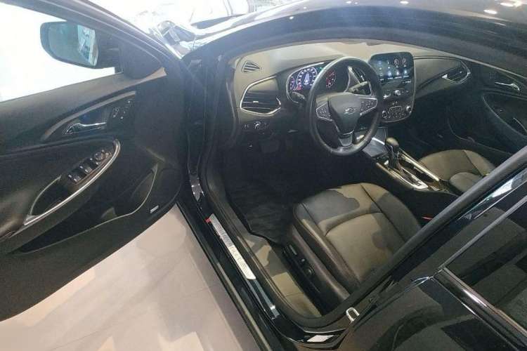 Used Chevrolet Malibu XL 2022 Redline 550T Automatic Smart Edition Interior 5