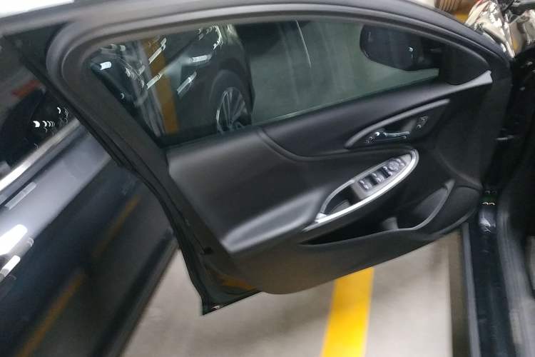 Used Chevrolet Malibu XL 2022 535T Automatic Sport Edition Left Front Door Interior