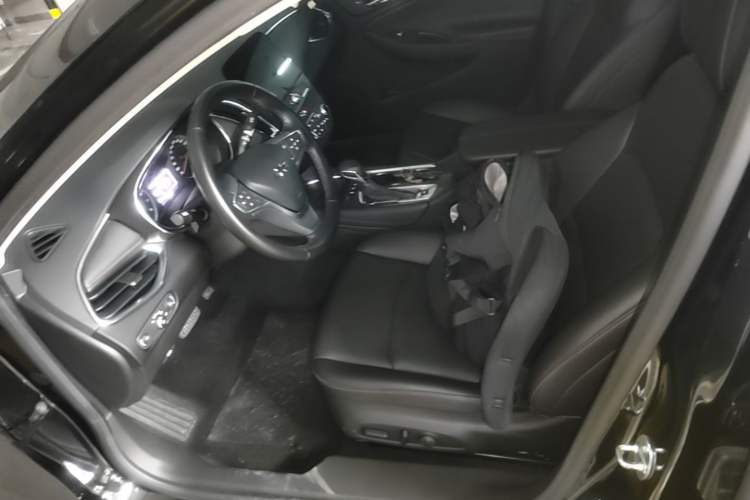 Used Chevrolet Malibu XL 2022 Redline 550T Automatic Sport Edition Left Front Seat