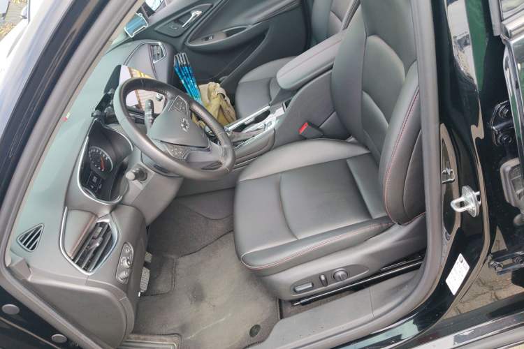 Used Chevrolet Malibu XL 2022 Redline 550T Automatic Sport Edition Left Front Seat