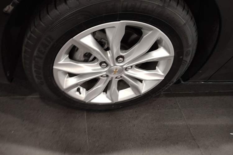 Used Chevrolet Malibu XL 2022 535T Automatic Sport Edition Left Front Wheel Hub