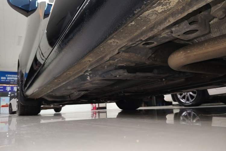 Used Chevrolet Malibu XL 2022 Redline 550T Automatic Sport Edition Left Side Sill