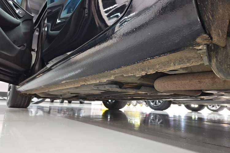 Used Chevrolet Malibu XL 2022 Redline 550T Automatic Sport Edition Left Side Sill