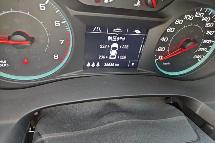 Used Chevrolet Malibu XL 2022 535T Automatic Sport Edition Odometer Close Up