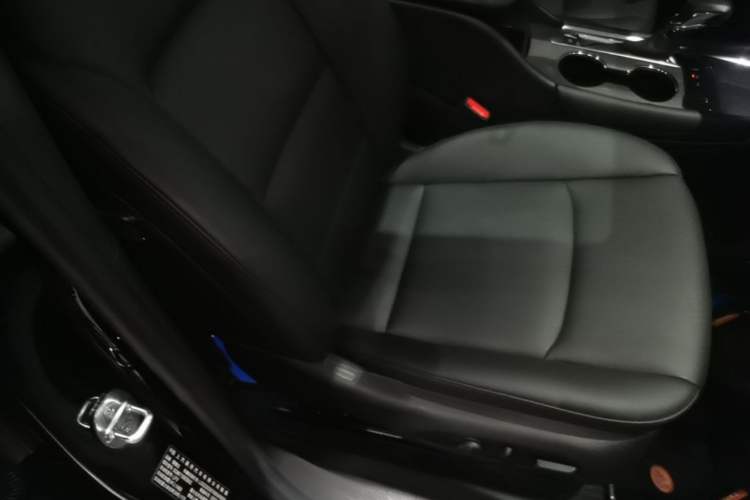 Used Chevrolet Malibu XL 2022 535T Automatic Sport Edition Right Front Seat