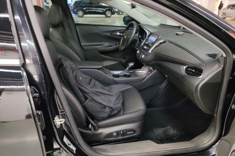 Used Chevrolet Malibu XL 2022 535T Automatic Sport Edition Right Front Seat