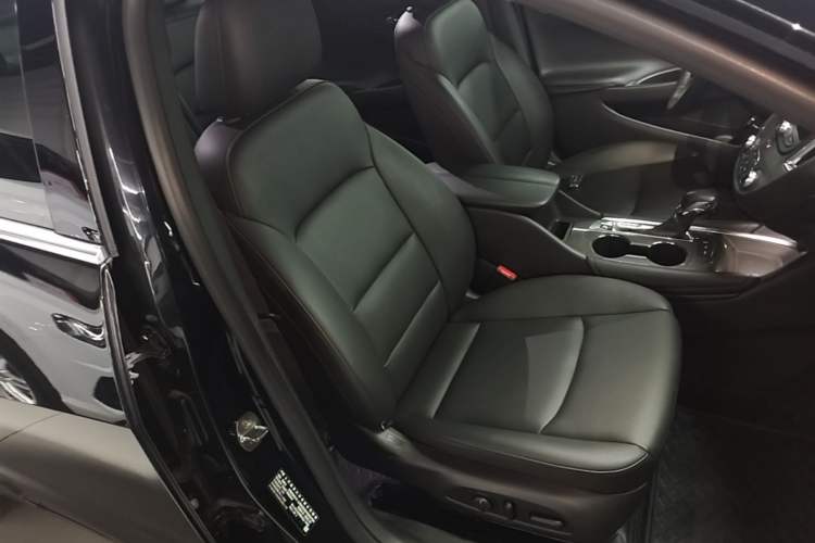 Used Chevrolet Malibu XL 2022 535T Automatic Sport Edition Right Front Seat
