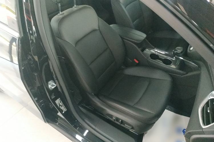 Used Chevrolet Malibu XL 2022 535T Automatic Sport Edition Right Front Seat