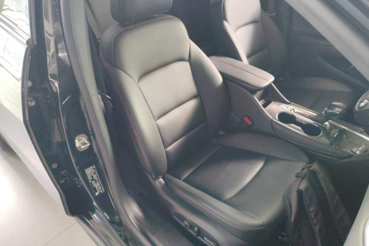 Used Chevrolet Malibu XL 2022 Redline 550T Automatic Sport Edition Right Front Seat