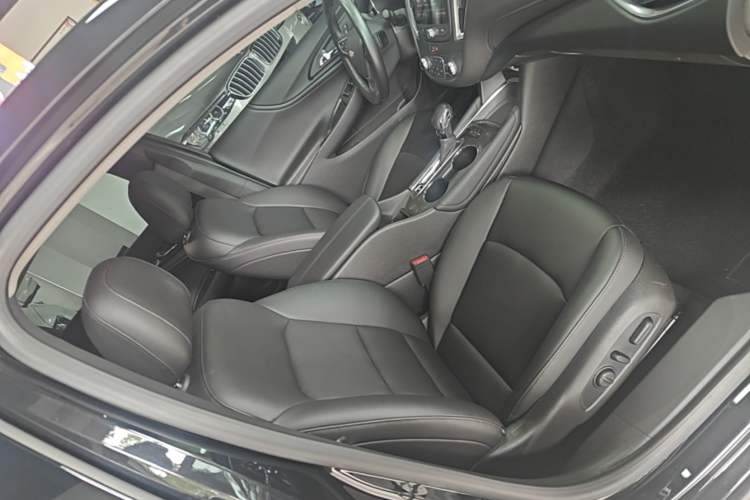 Used Chevrolet Malibu XL 2022 535T Automatic Sport Edition Right Front Seat