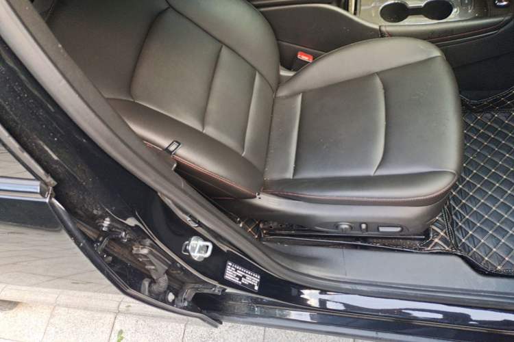 Used Chevrolet Malibu XL 2022 Redline 550T Automatic Sport Edition Right Front Seat