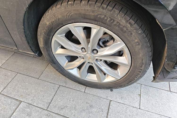 Used Chevrolet Malibu XL 2022 535T Automatic Sport Edition Right Front Wheel Hub