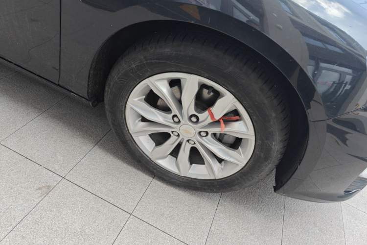Used Chevrolet Malibu XL 2022 535T Automatic Sport Edition Right Front Wheel Hub