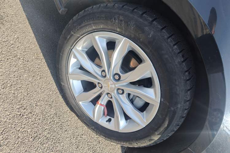 Used Chevrolet Malibu XL 2022 535T Automatic Sport Edition Right Front Wheel Hub