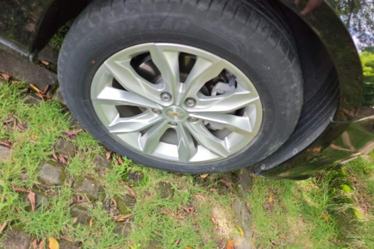 Used Chevrolet Malibu XL 2022 535T Automatic Sport Edition Right Front Wheel Hub
