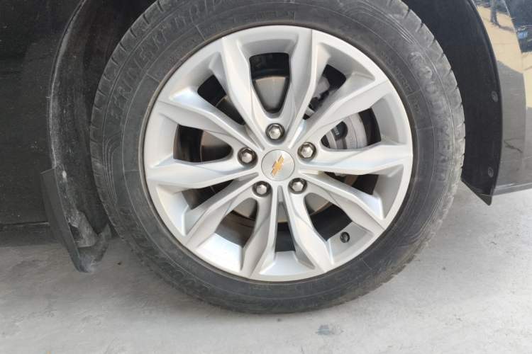 Used Chevrolet Malibu XL 2022 535T Automatic Sport Edition Right Front Wheel Hub