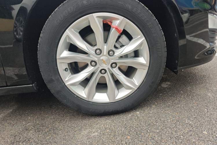 Used Chevrolet Malibu XL 2022 535T Automatic Sport Edition Right Front Wheel Hub