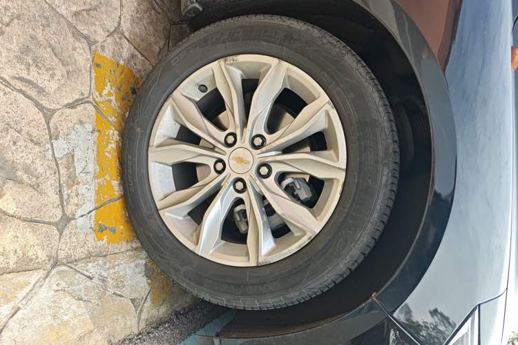 Used Chevrolet Malibu XL 2022 535T Automatic Sport Edition Right Front Wheel Hub