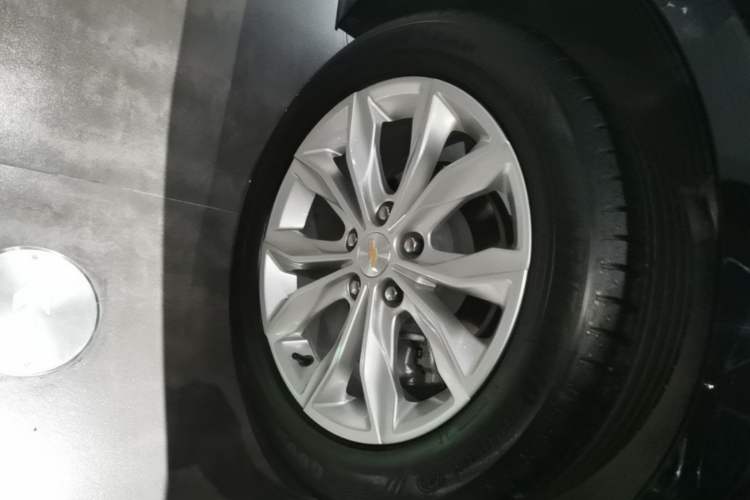 Used Chevrolet Malibu XL 2022 535T Automatic Sport Edition Right Rear Wheel Hub
