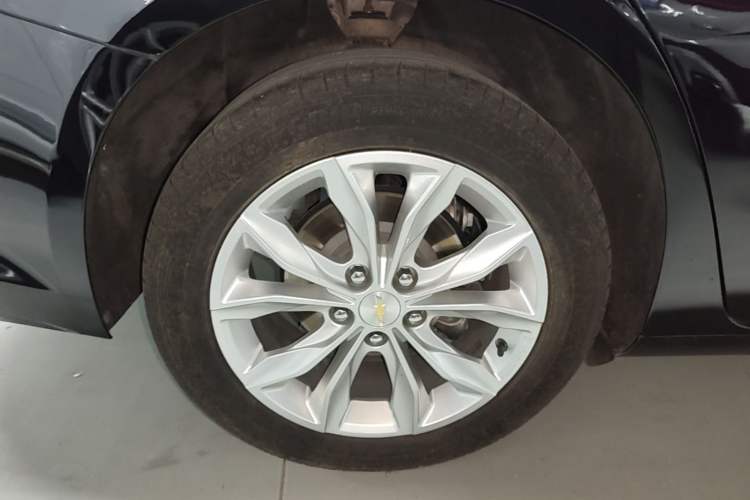 Used Chevrolet Malibu XL 2022 535T Automatic Sport Edition Right Rear Wheel Hub