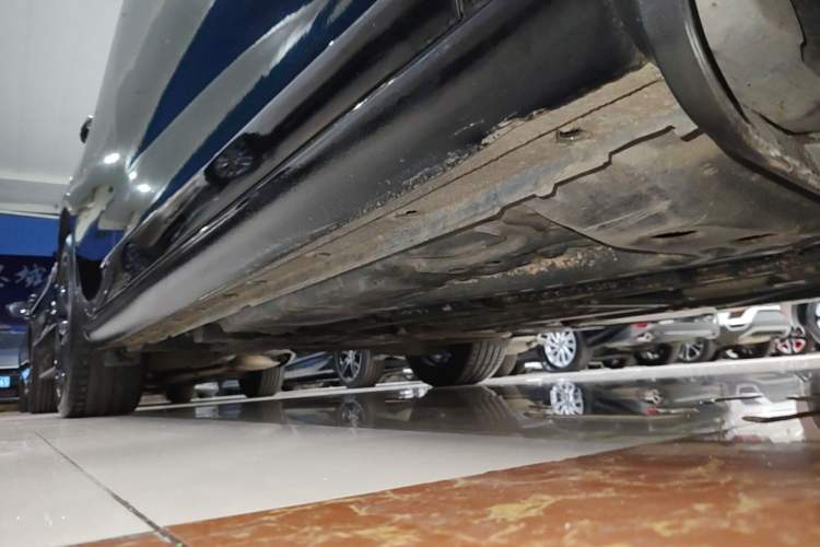 Used Chevrolet Malibu XL 2022 Redline 550T Automatic Sport Edition Right Side Sill