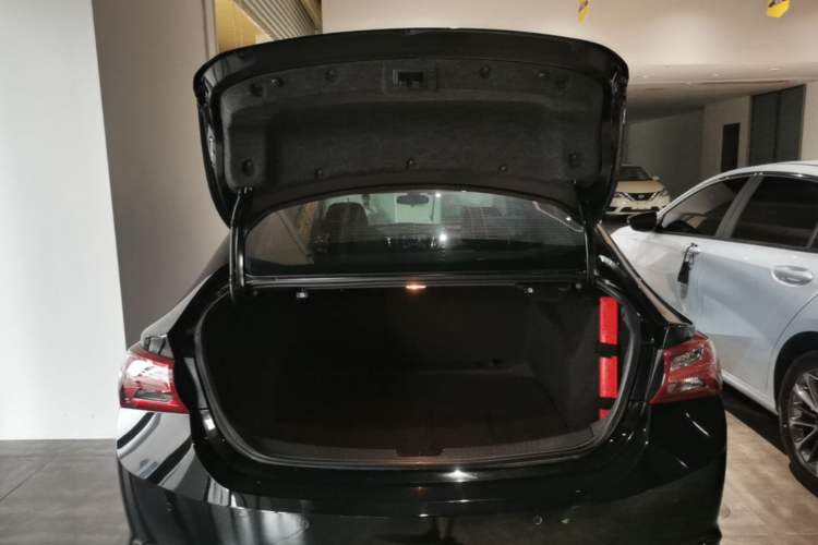 Used Chevrolet Malibu XL 2022 535T Automatic Sport Edition Trunk