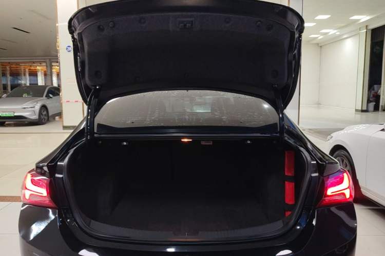 Used Chevrolet Malibu XL 2022 Redline 550T Automatic Sport Edition Trunk
