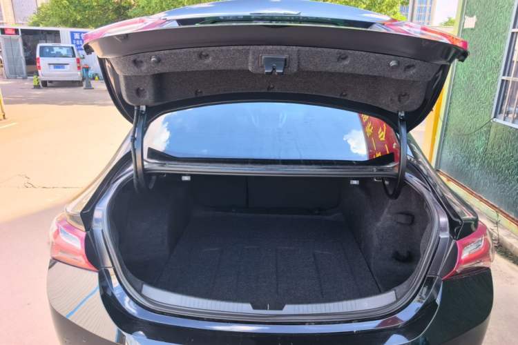 Used Chevrolet Malibu XL 2022 535T Automatic Sport Edition Trunk