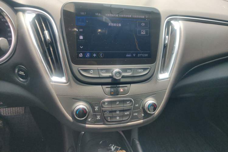 Used Chevrolet Malibu XL 2022 535T Automatic Sport Edition Audio And AC Panel