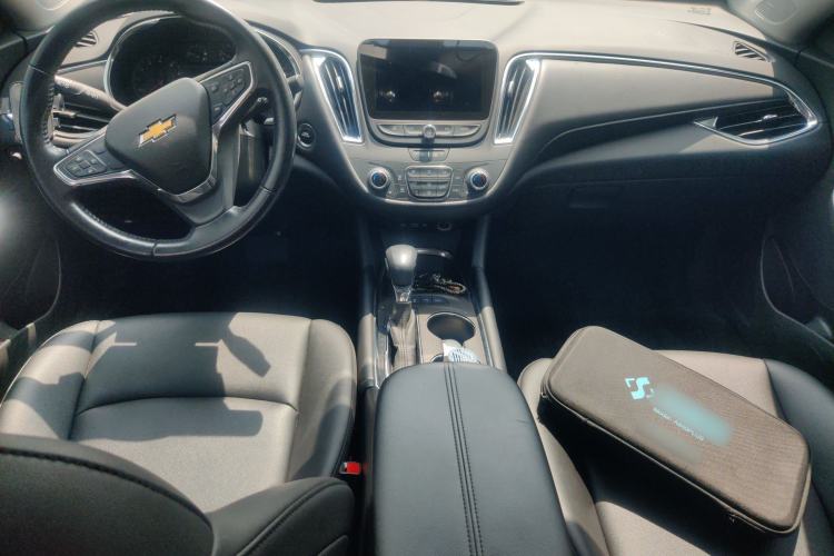 Used Chevrolet Malibu XL 2022 535T Automatic Sport Edition Center Console
